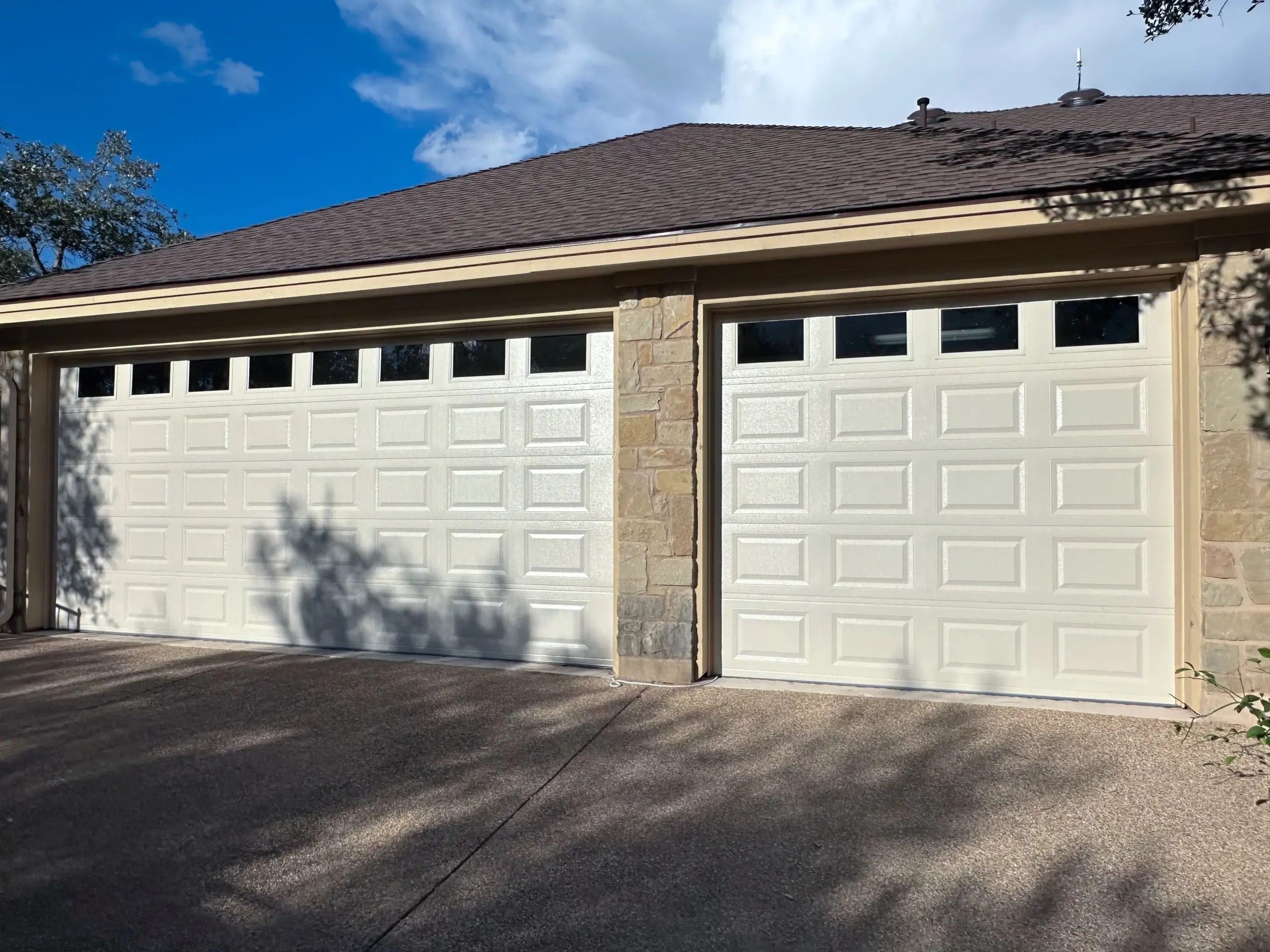garage-door-replacement-leander replaced old garage doors